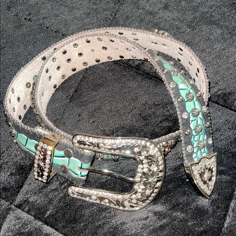 Elegant Silver and Turquoise Women's Belt - Picture 5 of 7